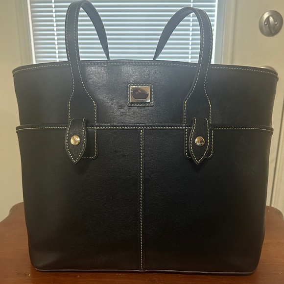 Dooney & Bourke Handbags - Dooney & Bourke Black Tote Bag